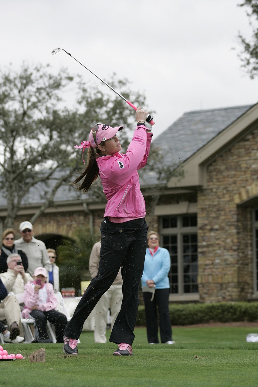 Paula Creamer demonstrated a number of different shots for members and their guests.