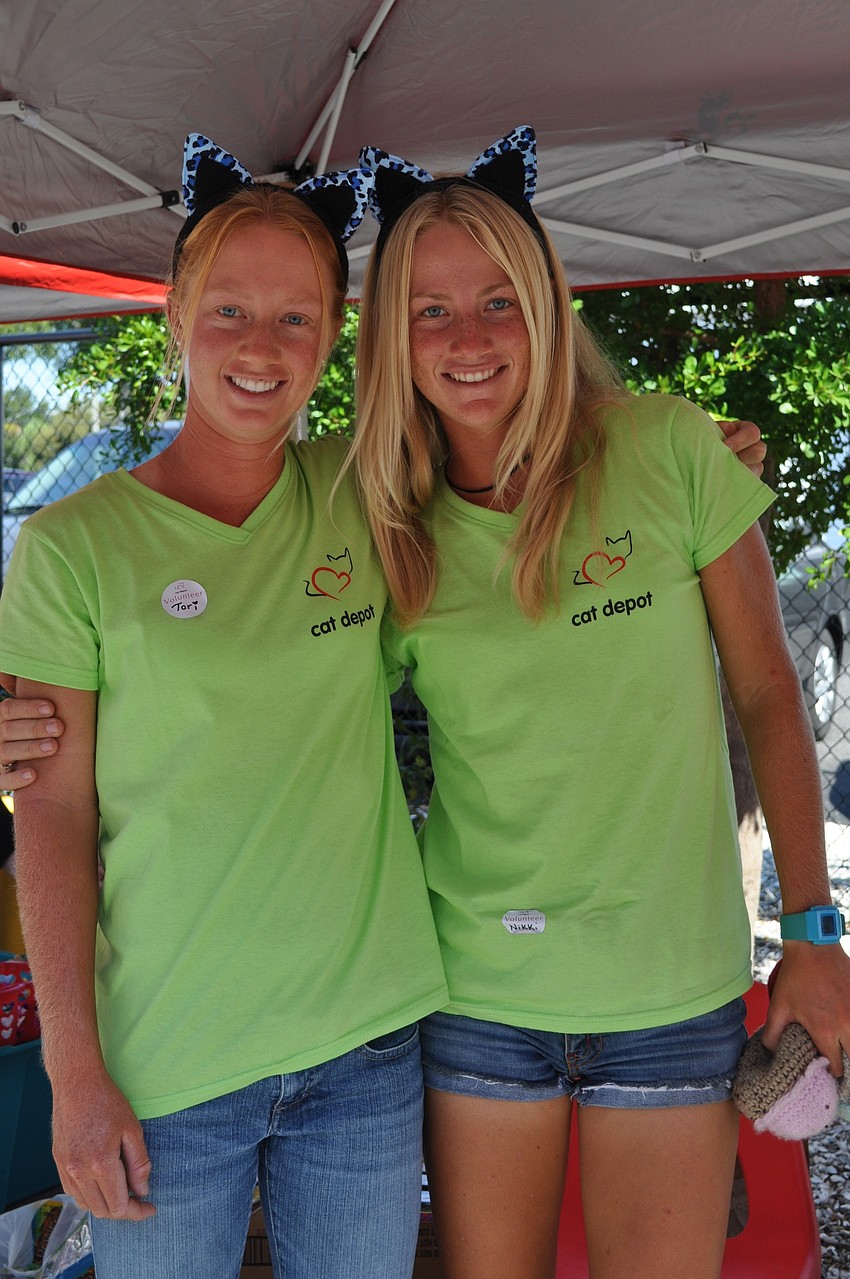 Volunteers Tori and Nikki Cleaves