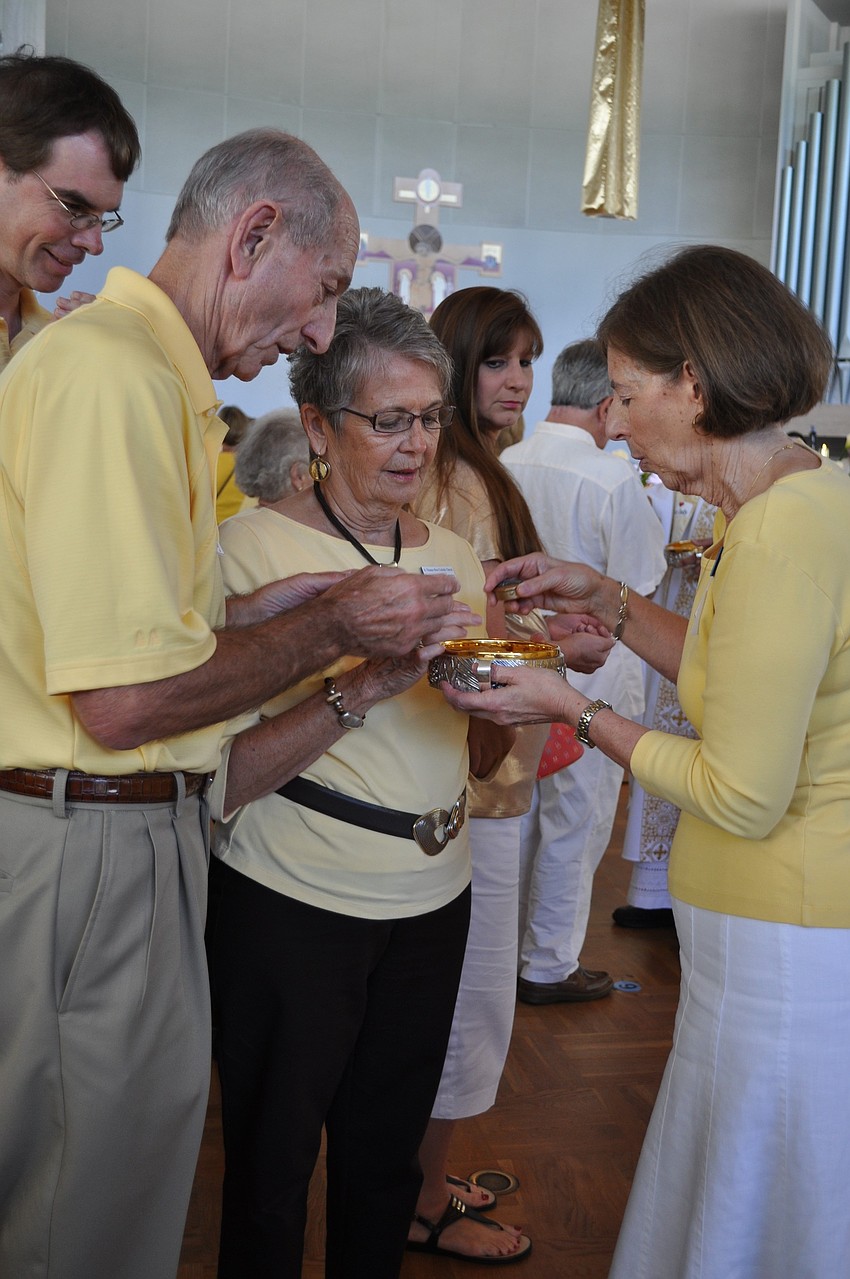 Baldino gives out the eucharist