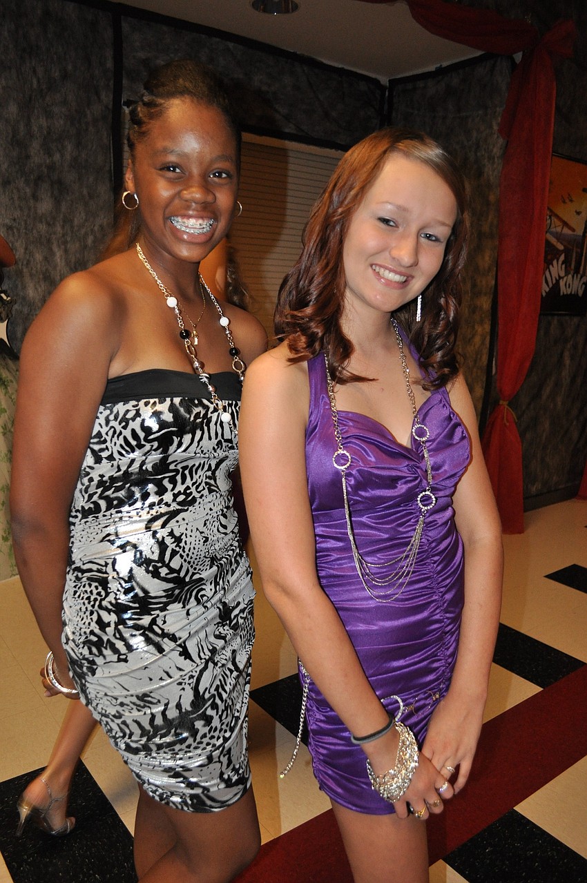 FreshmenVanessa Ulchere and Emily Schmidt have class together.