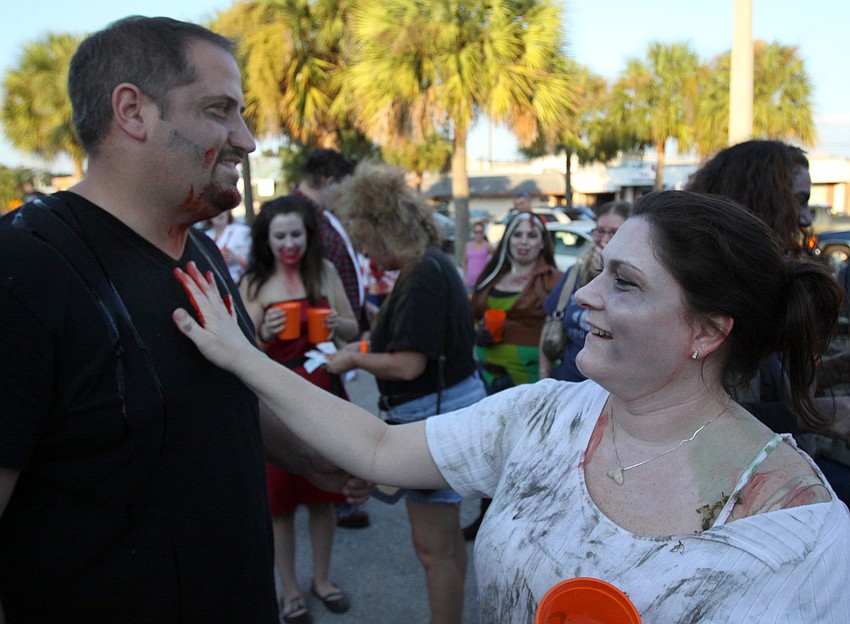 Lexi Thomas smears â€œbloodâ€ on Donny Carroll.