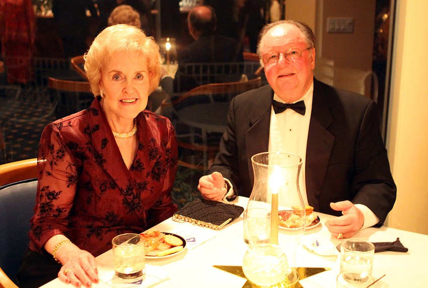 Ann Smith and Cliff Parker enjoy some appetizers at the Bird Key Yacht Club Commodore's Ball.