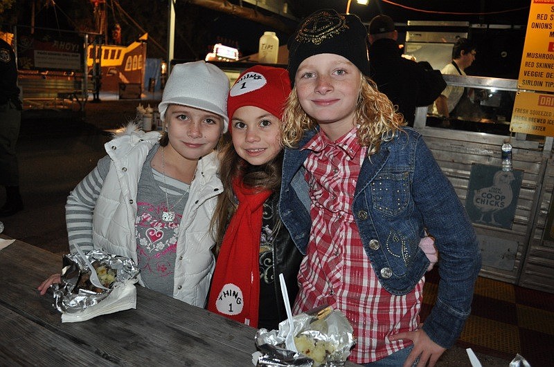 Makayla Fredenburg, 6, Gina Alvarez, 8, and Mariah Fredenburg, 9, enjoyed dinner with their families.