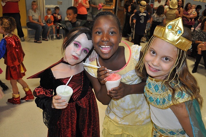 Georgia Jones, Raydna Beckford and Cadence Bakker enjoyed refreshments.