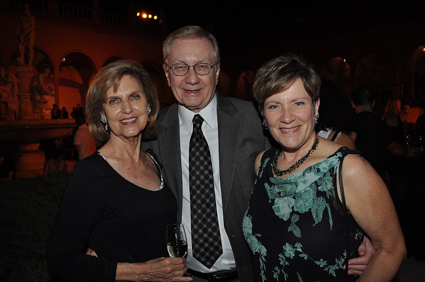 Myrna and John Welch with Linda DiGabriele