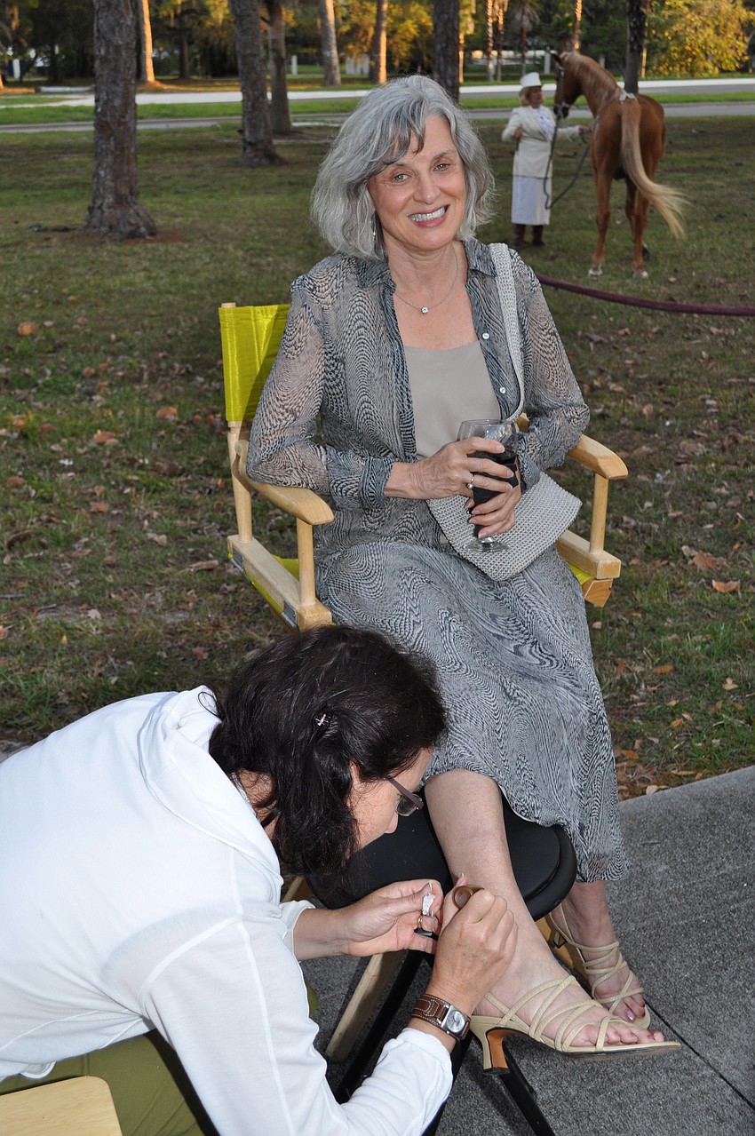 Sandy Young gives Carma Lloyd a henna tattoo