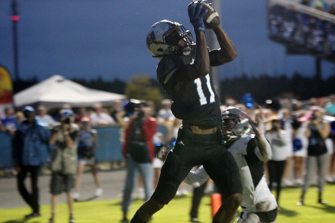 Andre Bodison catches a four-yard touchdown pass to put Matanzas up. Photo by Jeff Dawsey