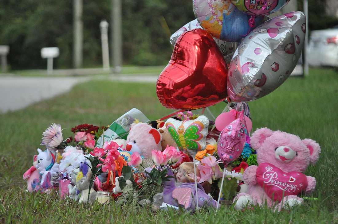 Residents created a memorial at the site where  7-year-old Kymora Christian died. (Photo by Jonathan Simmons.)