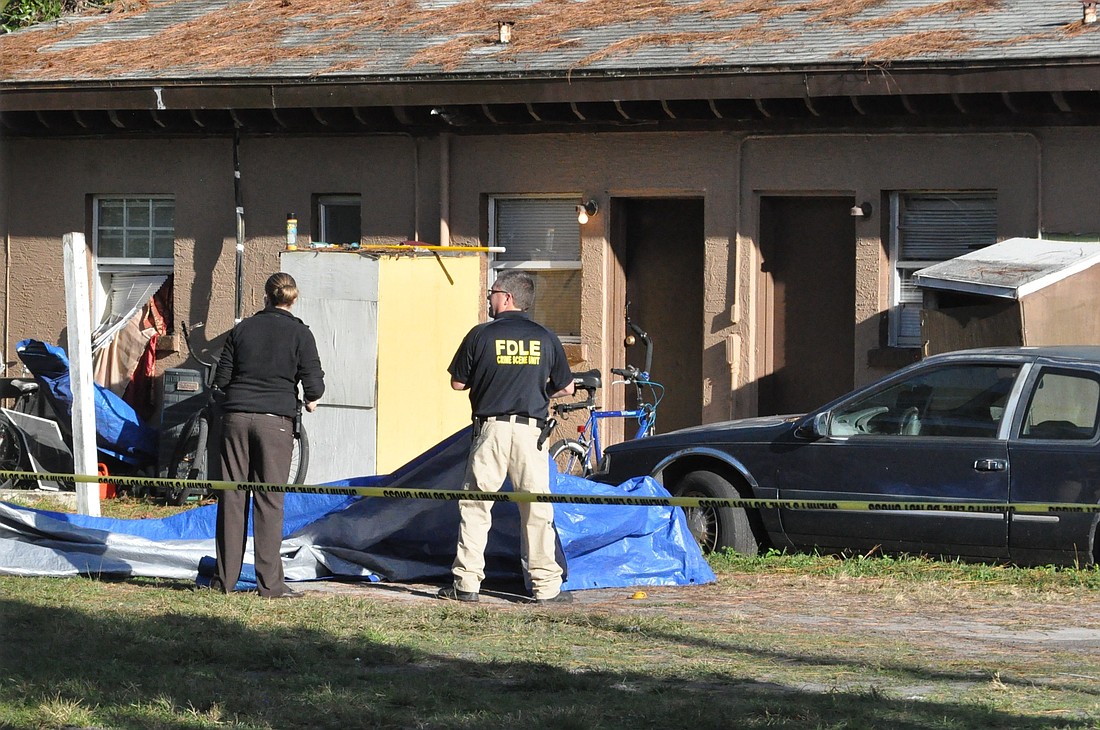 FDLE officers investigate the death of John R. Stubbs in Bunnell. (Photo by Jonathan Simmons.)
