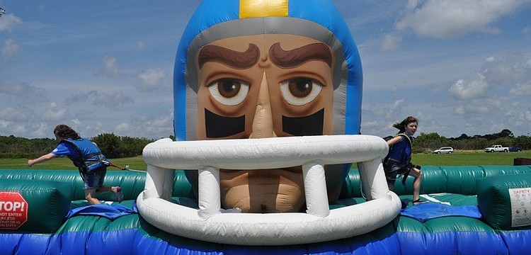 Chloe Breading and Allie Purcell faced off in a pulling challenge.