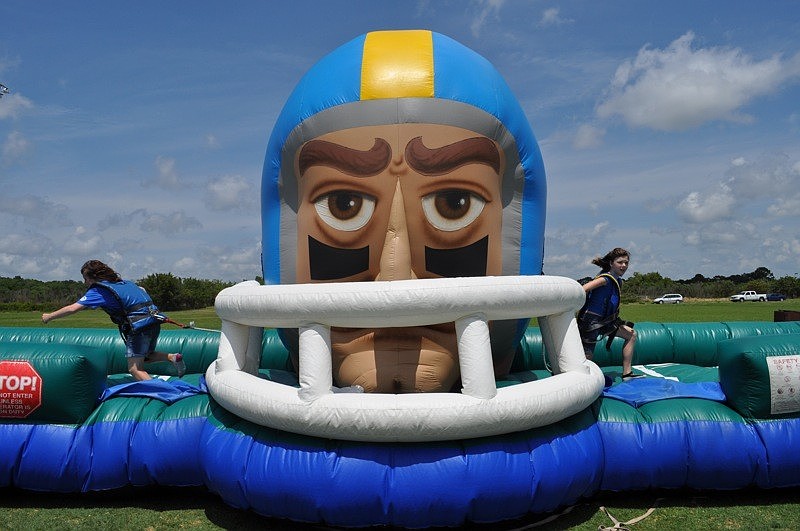 Chloe Breading and Allie Purcell faced off in a pulling challenge.