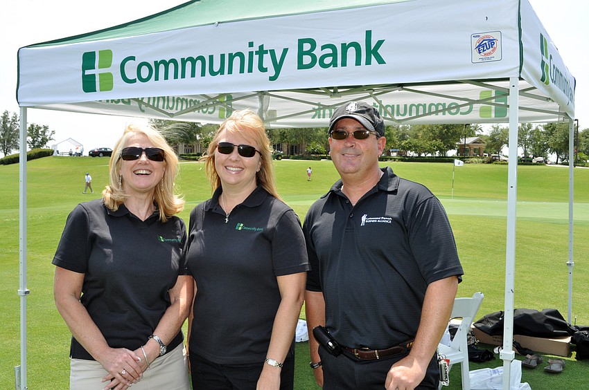 Sue Abbott and Lauren Gross of Community Bank caught up with Marc Simms on the putting green.