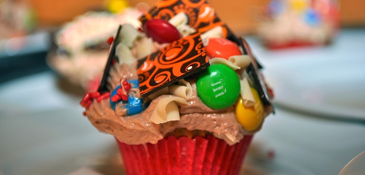 Mae Cavazos, the pastry chef at the Ritz-Carlton, Sarasota, helped Gocio Elementary students decorate cupcakes.