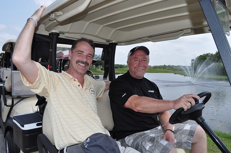 Jim Eschmann and Rick Griffin grabbed lunch before heading out on the course.