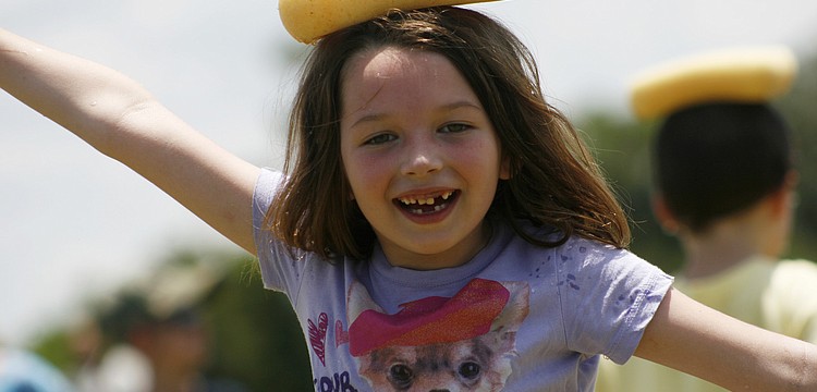 Paris Fauquet, 6, cooled off by balancing a cold, wet sponge on top of her head.