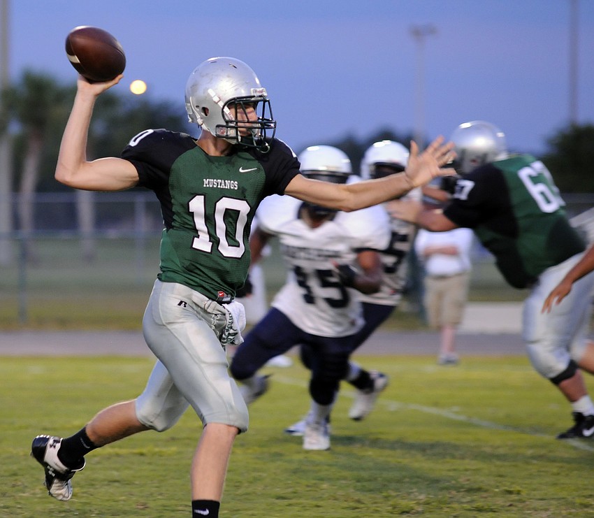 Quarterback Jeren Kowalewski threw an 8-yard touchdown completion for Lakewood's lone score.