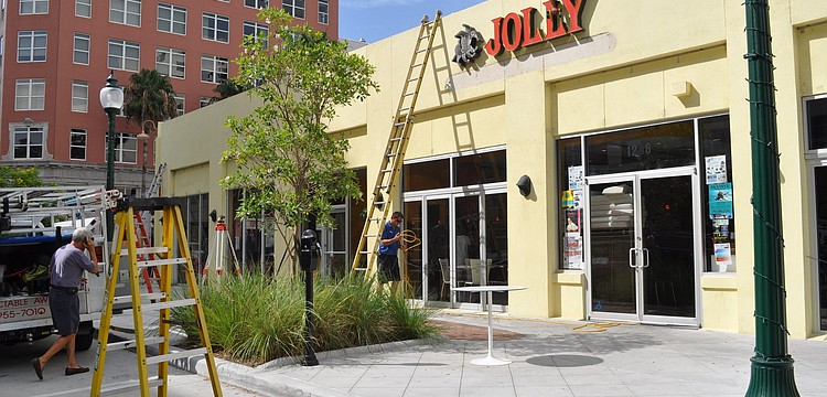 Men were hard at work this morning adding awnings to the Cafe Epicure/Jolly building.