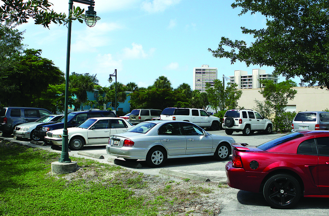 The municipal parking lot between Avenida Madera and Avenida de Mayo is one of two commercial lots on Siesta not linked to specific businesses.