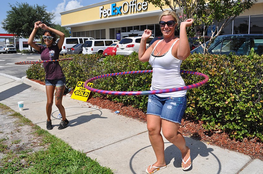 We spotted Genesis Silva and Jennifer Kurt hula hooping today.