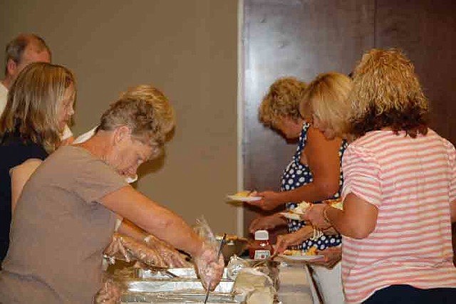Lakewood Ranch Sarasota Baptist members dish out breakfast to educators
