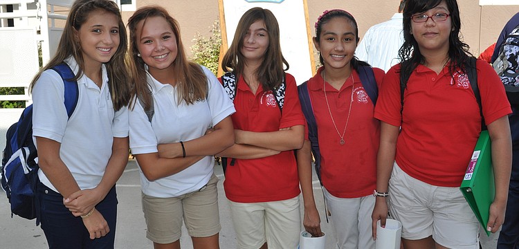 Francesca Bertoglil, Rose Gilliam, Arianna Dâ€™Angelo, Nayeli Cruz and Tatiana Navejar