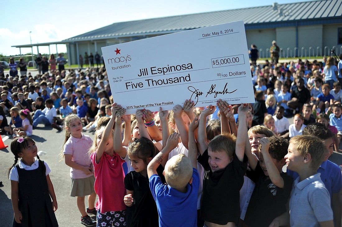 Jill Espinosa's kindergarten students pose with her $5,000 check, awarded for being named one of five finalists for Macy's 2015 Florida Teacher of the Year. (Photo by Joey LoMonaco)