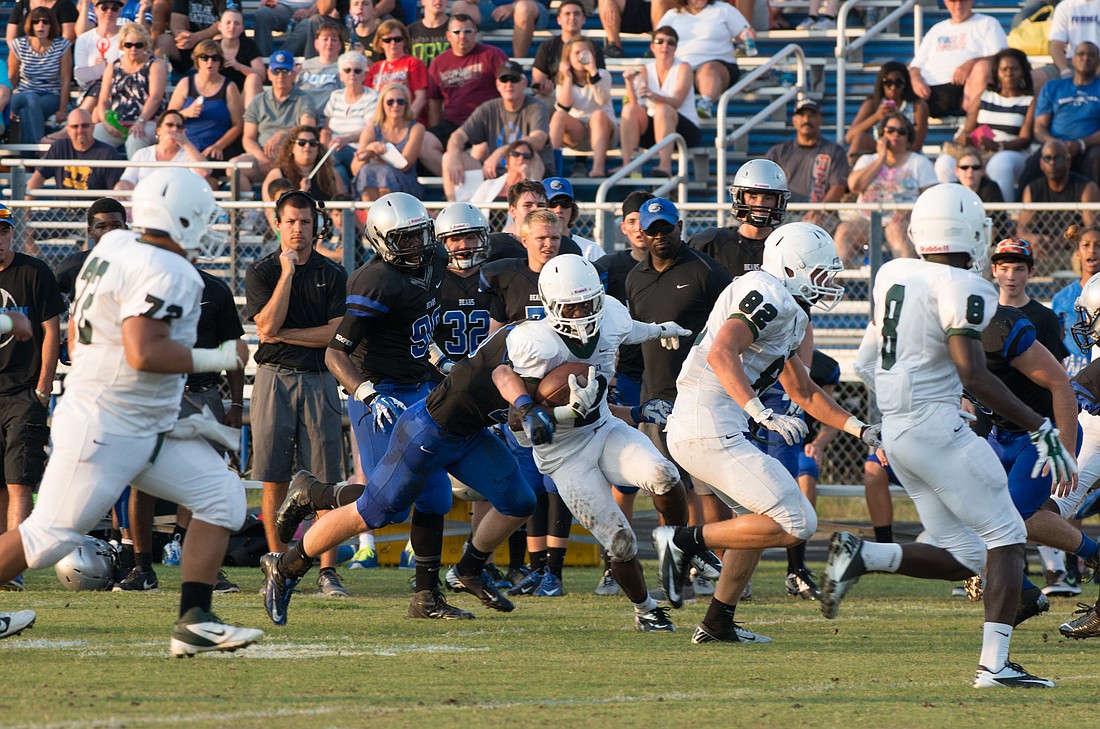 Jimmie Robinson scores on a 68-yard reception in the first quarter. (Photo by Bob Rollins)