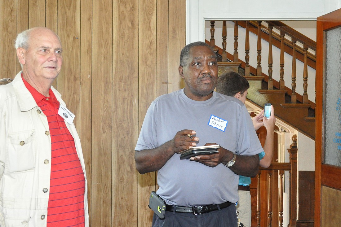 John Leinmiller, left, a member of the courthouse blue-ribbon committee, helped lead tours Friday. Local pastor the Rev. Sims Jones, right, was one of dozens of attendees. Photo by Jonathan Simmons.