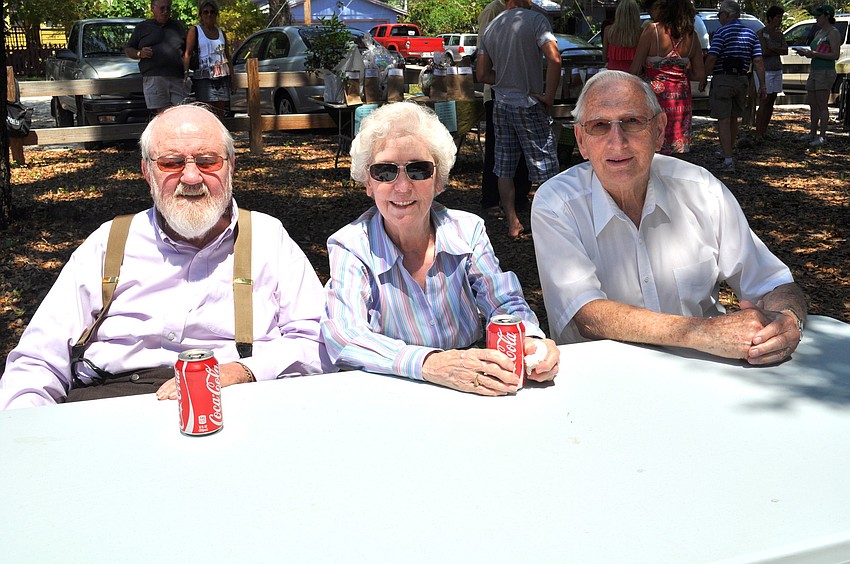 Russell and Ruth Thomas with Hal Stinchcond