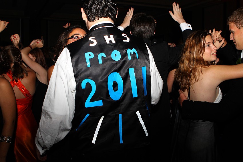 A guy at the prom decorated the back of his vest with blue and white to say 