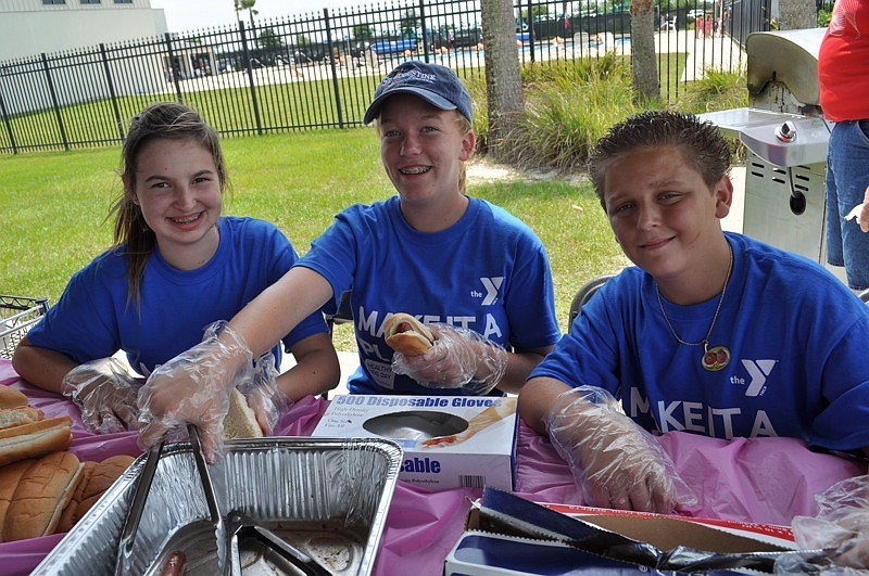 Kelsea Shade, Courtney Lancaster and Dominic Farina dished out hot dogs.