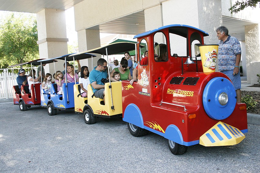 Families lined up for a ride on this train.