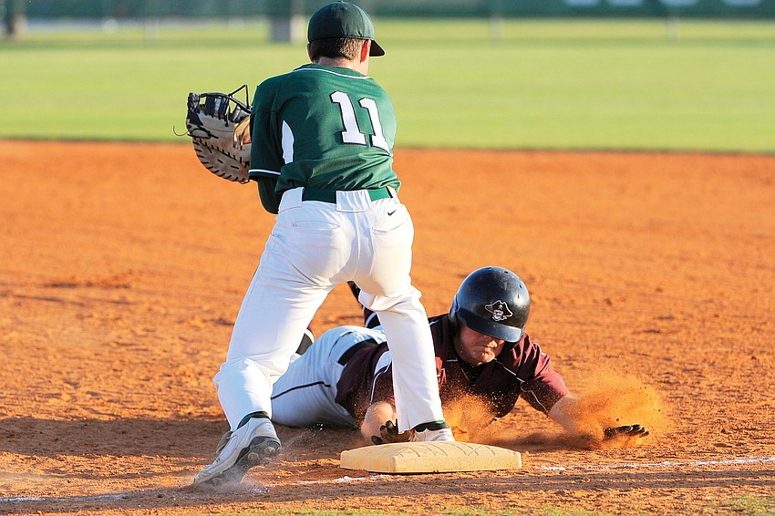 Braden River's Dakota Wilson can't beat the throw back to Lakewood Ranch's Mike Lolli.