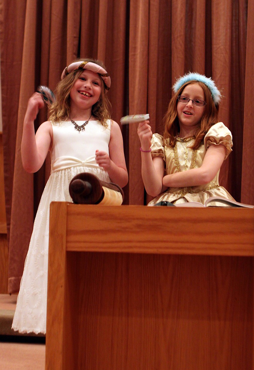 Emma Katz, 9, and Rebecca Kleinberg, 8, sing 