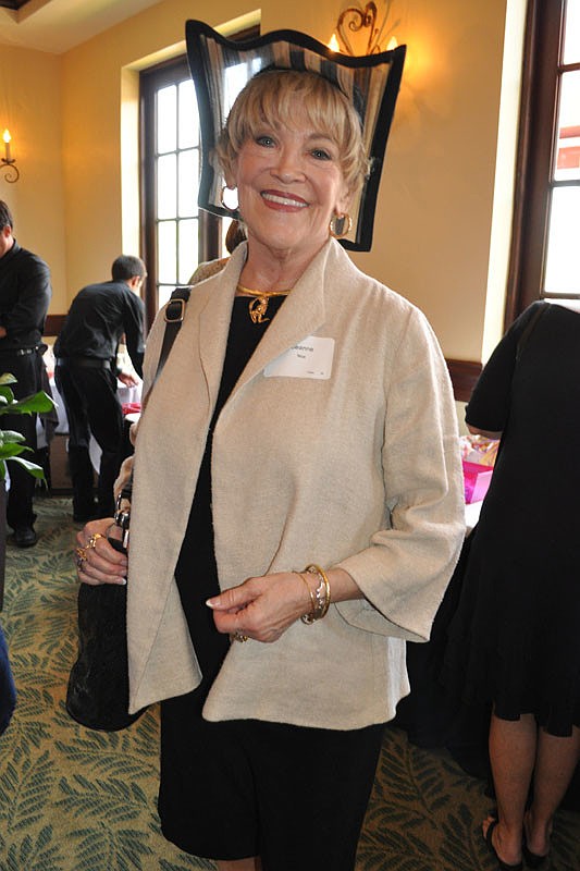 Although Jeanne Noe was not a model, she looked the part.