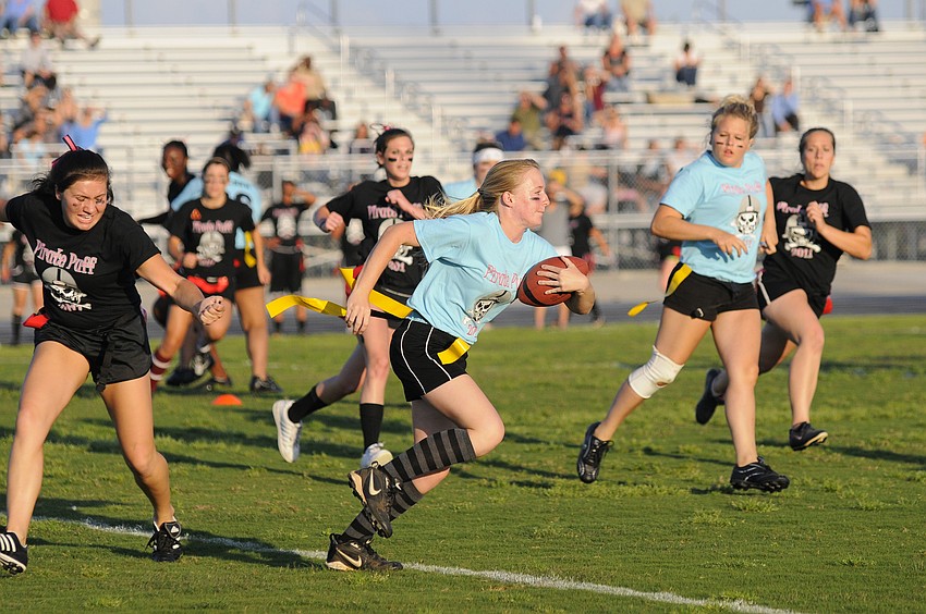 Sarah Jurgovan gained positive yardage for the juniors.