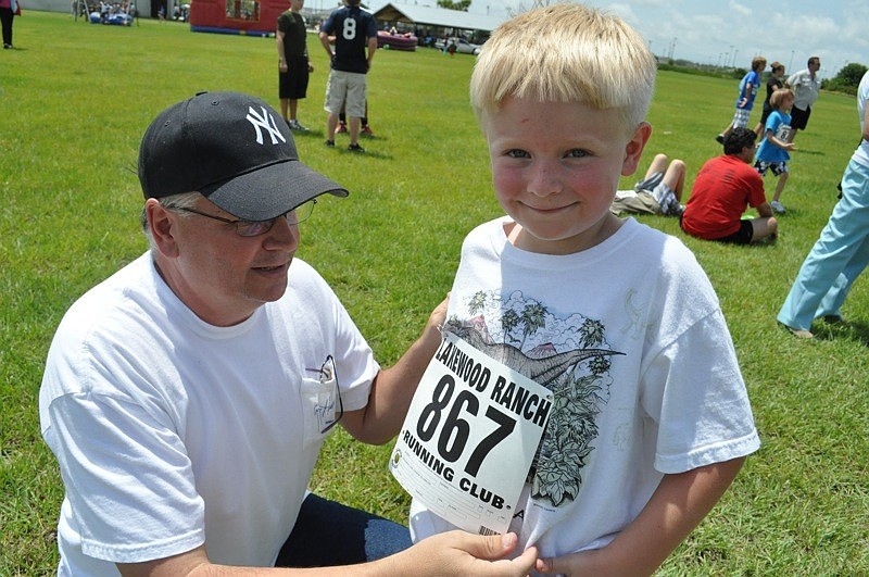 Thomas Chewning helped get his son Nolan ready for a foot race.