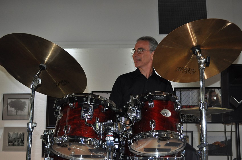 Scott Blum performs.