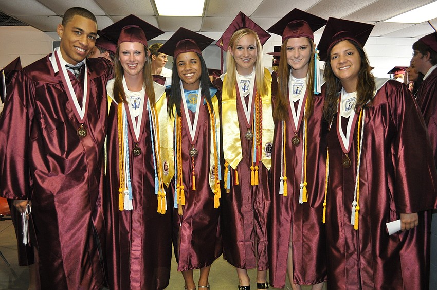 Jordan Adams, Tara Tecce, Stephany Vasquez, Brittany Wood, Maria Suppa and Sarah Tello