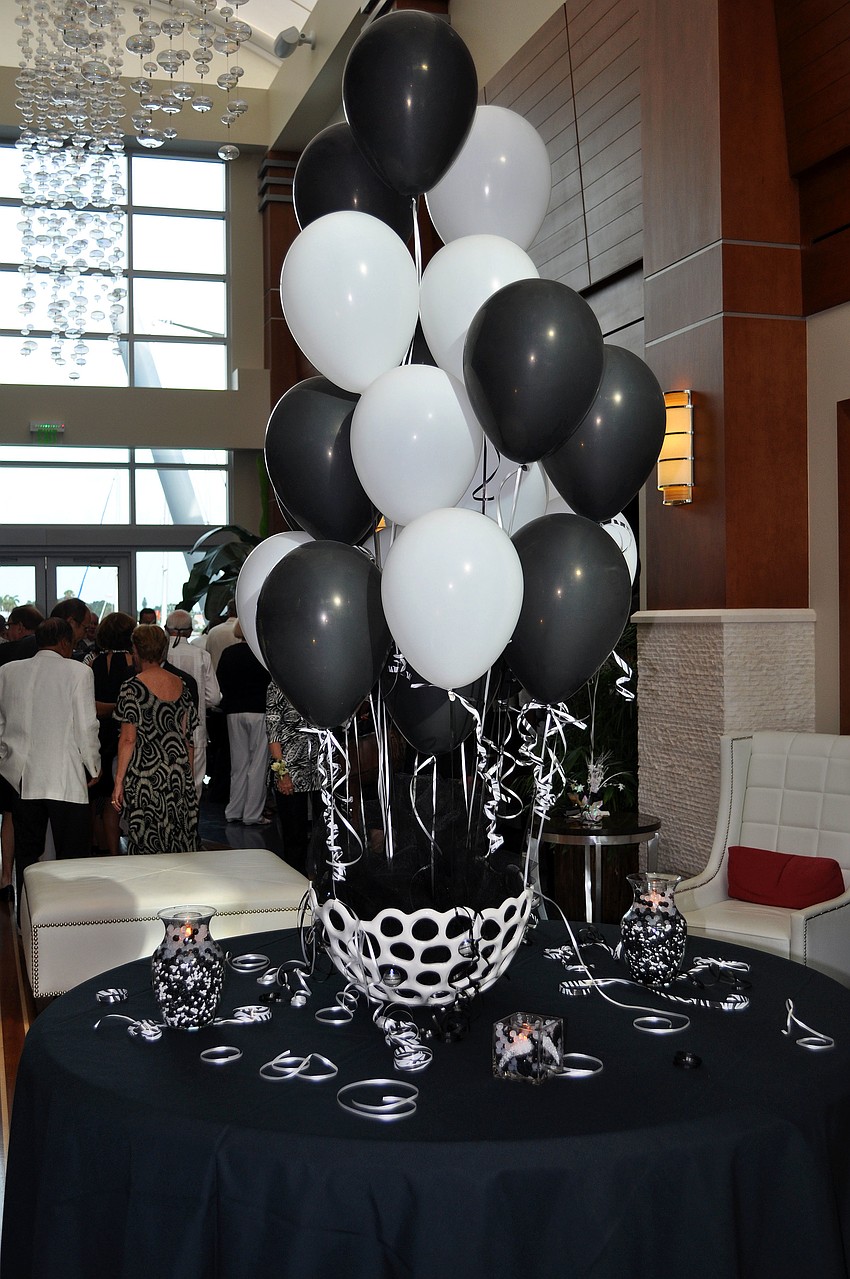 Black and white balloons and other decorations were set up on the table in the entry way.