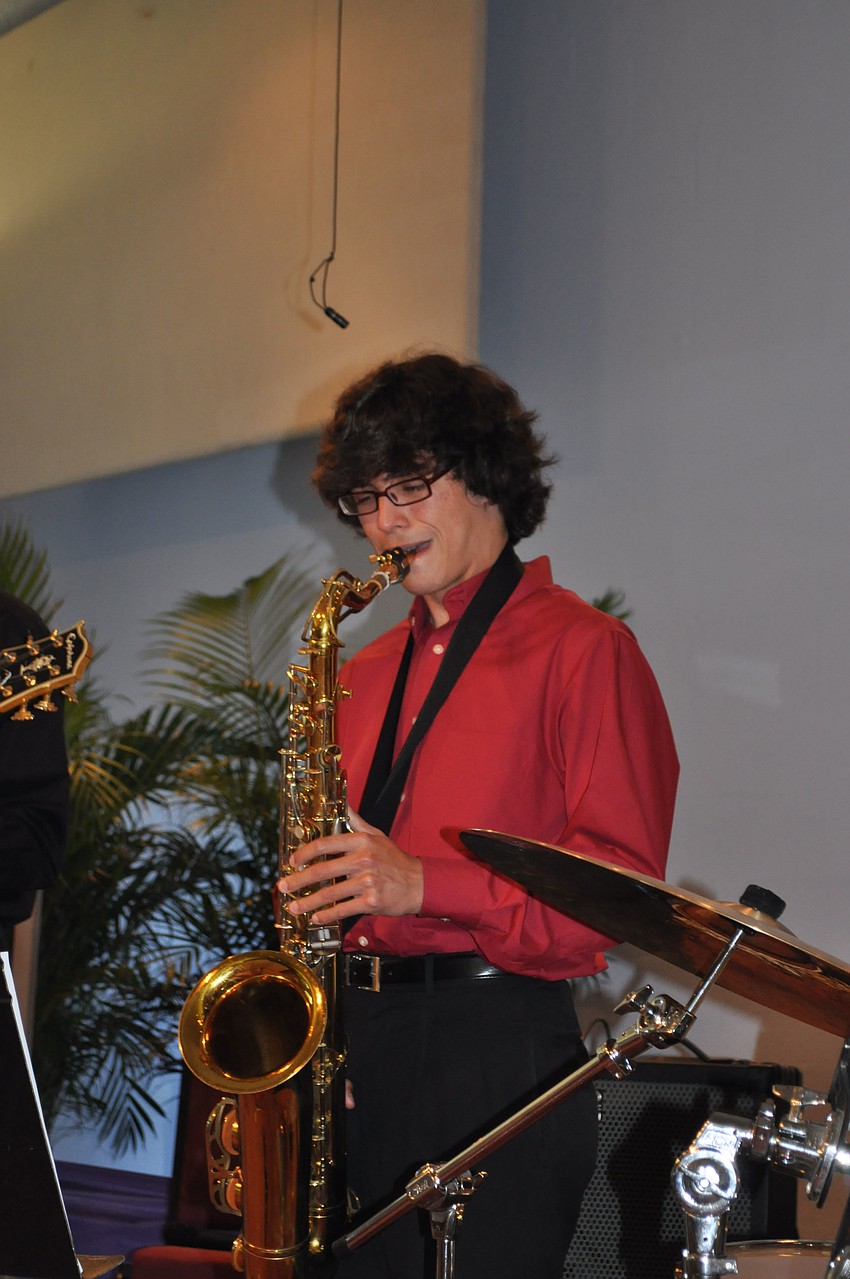 Alex Hernandez , Saxaphone