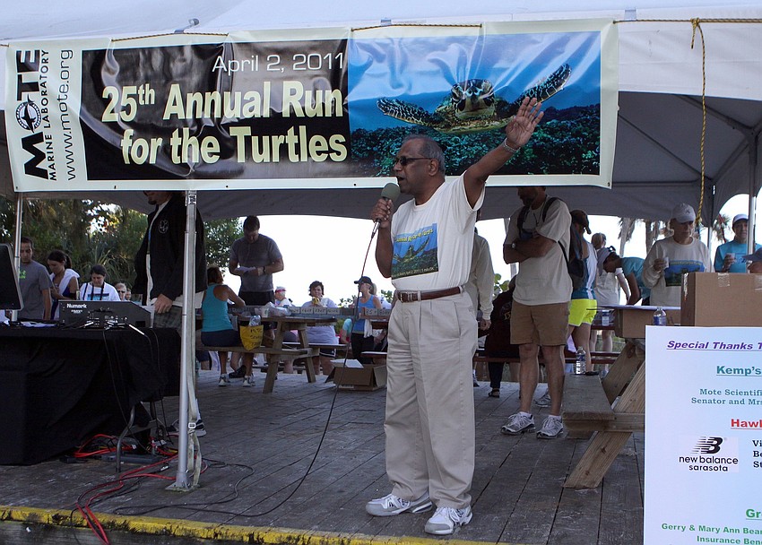 Mote's Kumar Mahadeavan welcomes and thanks everyone for participating in the 25th Annual Run for the Turtles on Saturday, April 2 on Siesta Key Beach.
