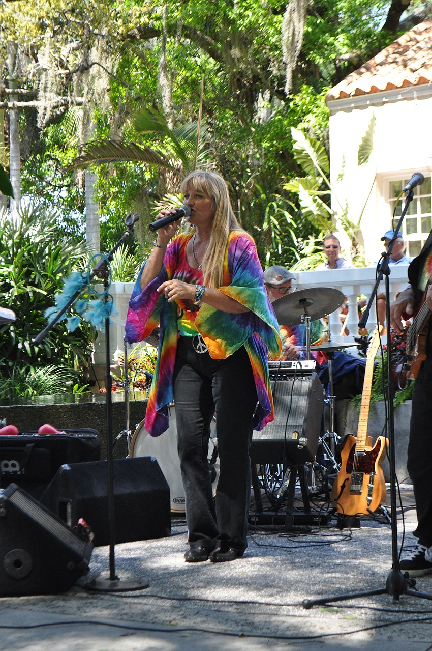 Marylu Kinlaw, lead vocalist of Yesterdayze