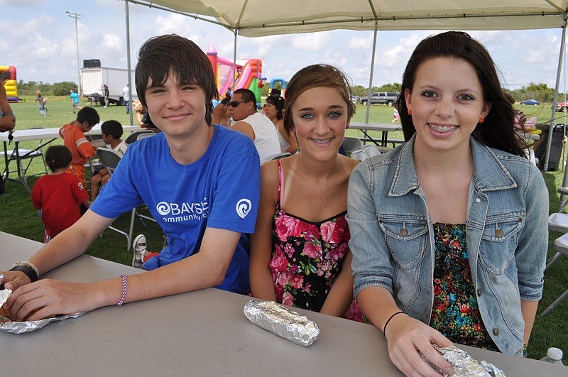 Garrett Healy, Cali Nowak and Danae McDermott enjoyed a lunch of hot dogs together.