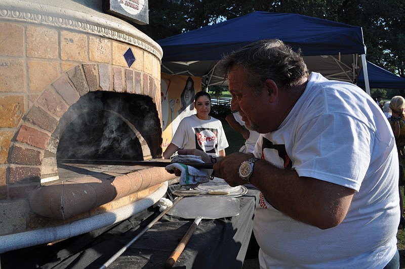 Maurizio Colucci, president of Primo Ristorante, takes out a pizza for event-goers.