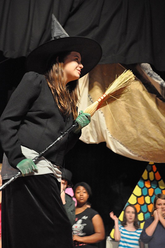 Sara Scott, the Wicked Witch of the West, tries to claim her dead sister's red shoes.