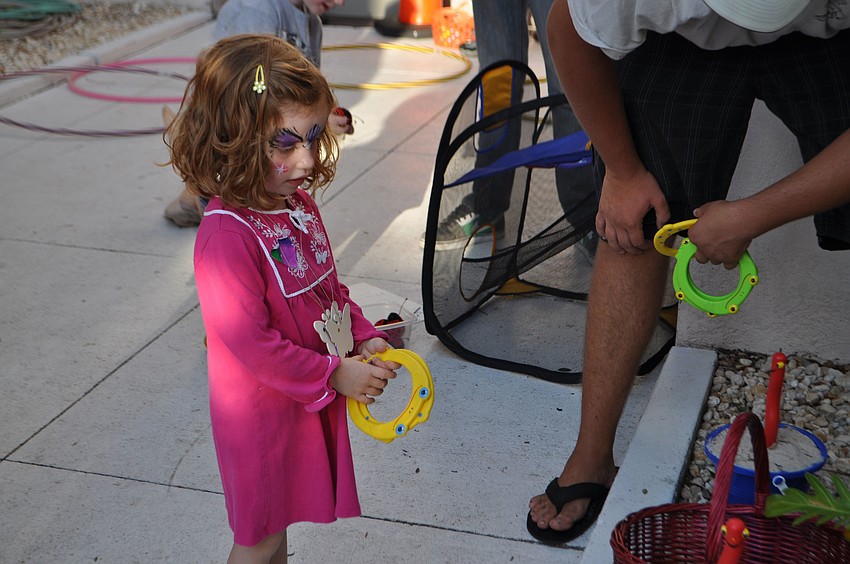Teagan Banyard tries her hand at the ring toss.