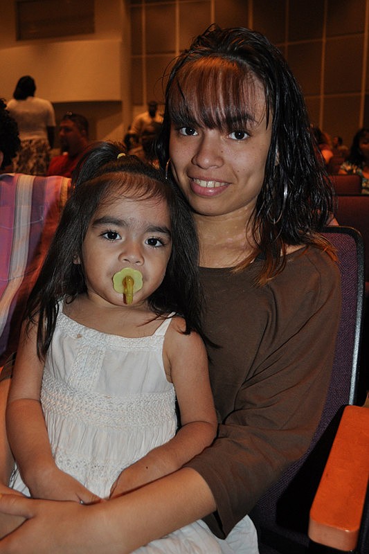 Shayna Vazquez got a front row seat with her sister, Marilu Arredondo, 2.