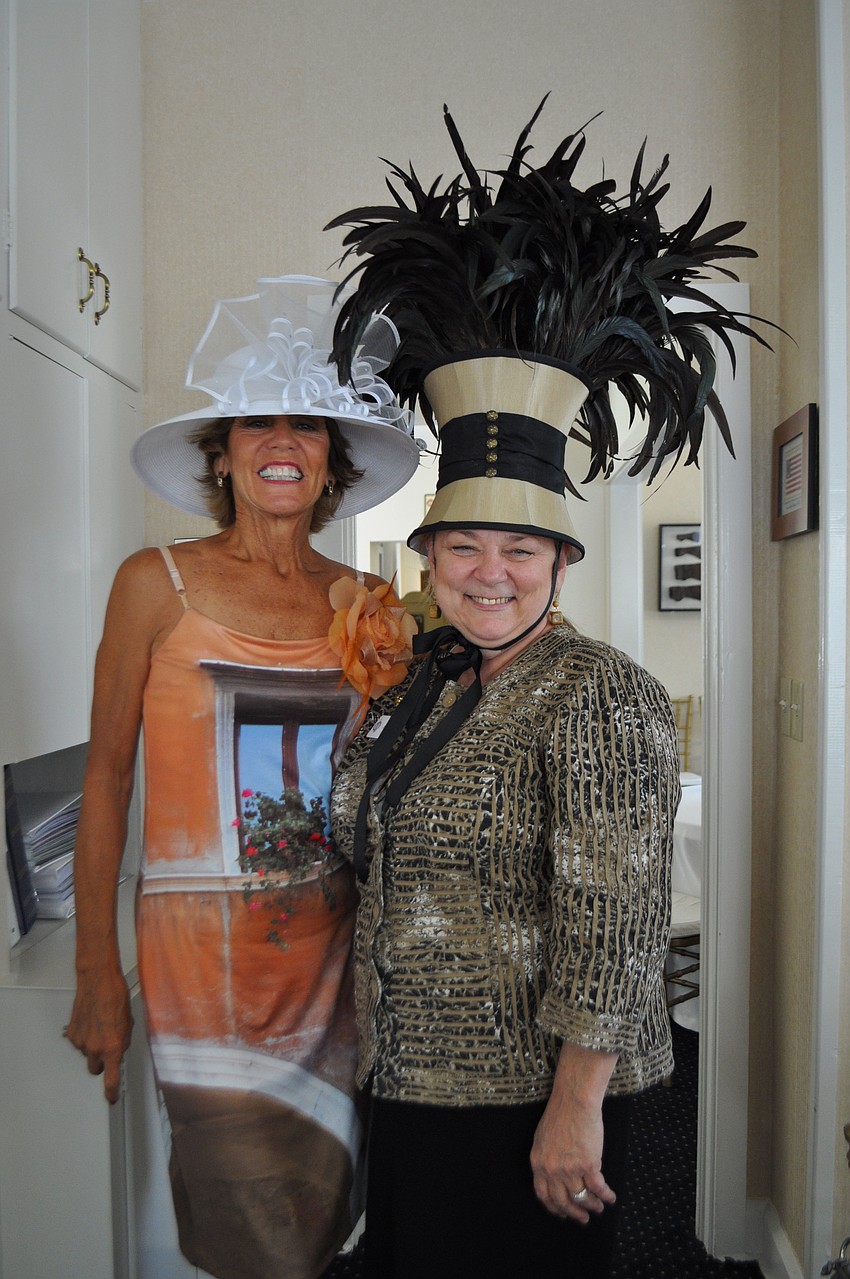 Jane Krombeen and DAR Sara DeSoto Chapter Regent, Rebecca Morgan