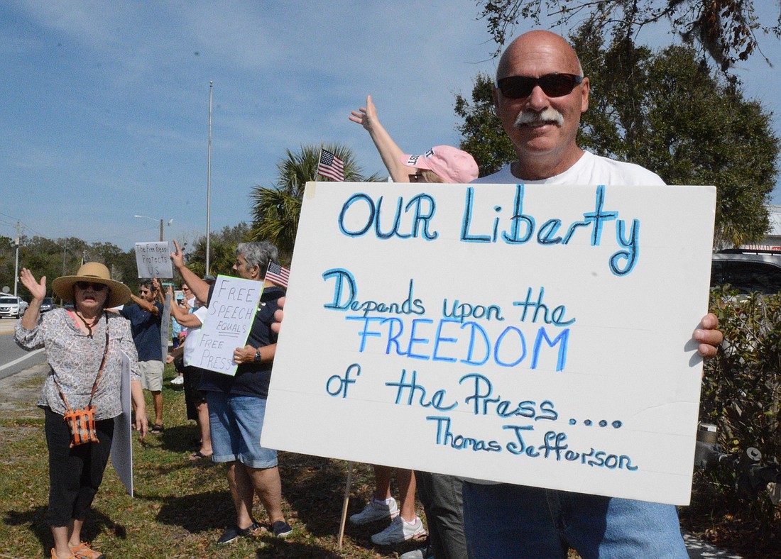 Jim Nardi takes part in a rally for free press outside the Palm Coast Observer offices March 1. (Photo by Jonathan Simmons)
